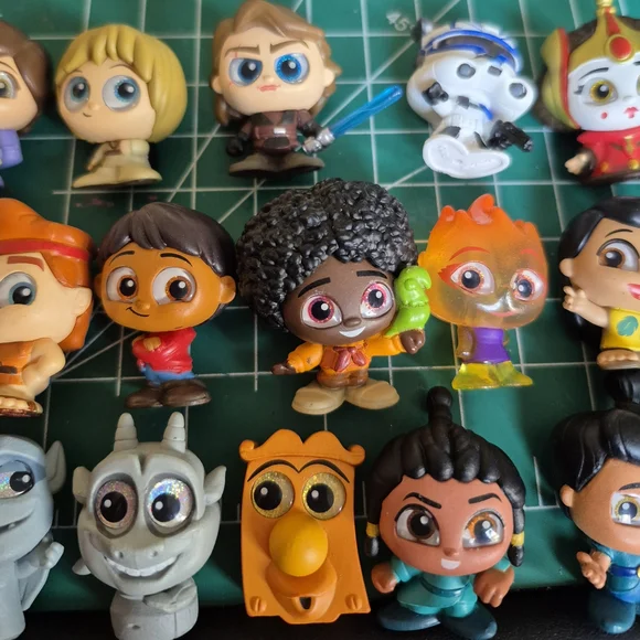 Disney Colorful Character Action Figure Set - Picture 3 of 4